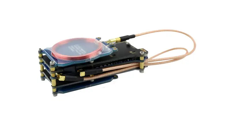 Proxmark3 device with antenna and cables